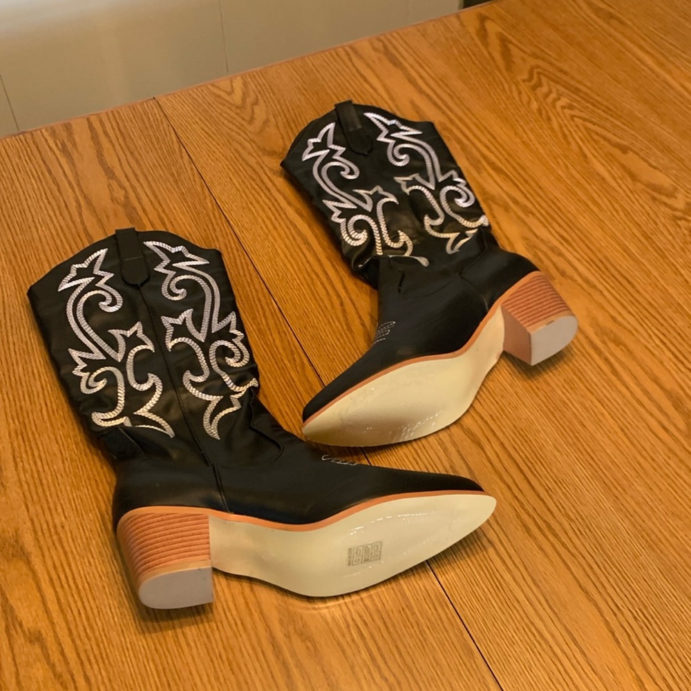SHEIN boots.   BLACK/WHITE.  Size 42.   All man made materials.  NEW!